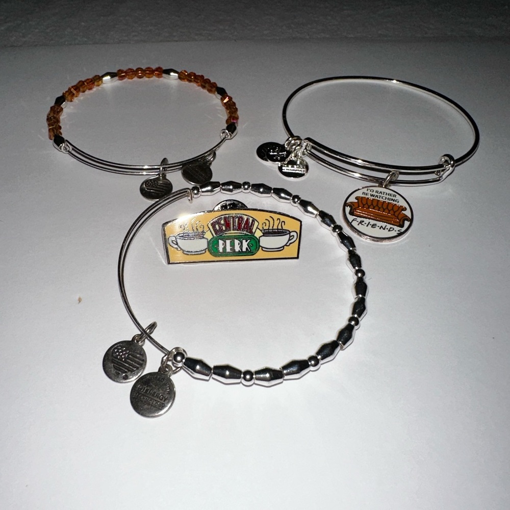 'I'd Rather Be Watching Friends' Couch Charm Bangle, Set of 3 & Central Perk pin